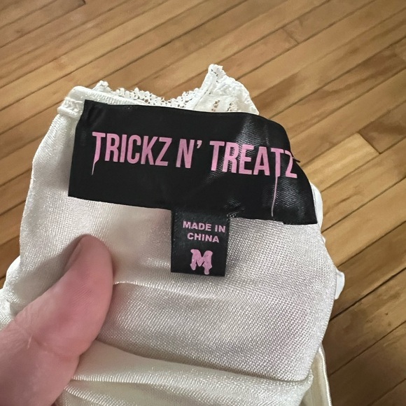 Trickz N' Treatz cream silky corset big balloon sleeve top floral embroidered - Picture 2 of 6